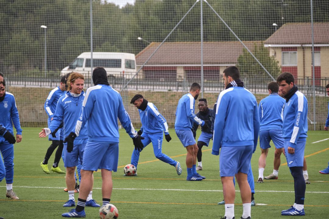 Una sesión de trabajode los blanquiazules en los Anexos de El Montecillo. Una sesión de trabajode los blanquiazules en los Anexos de El Montecillo.