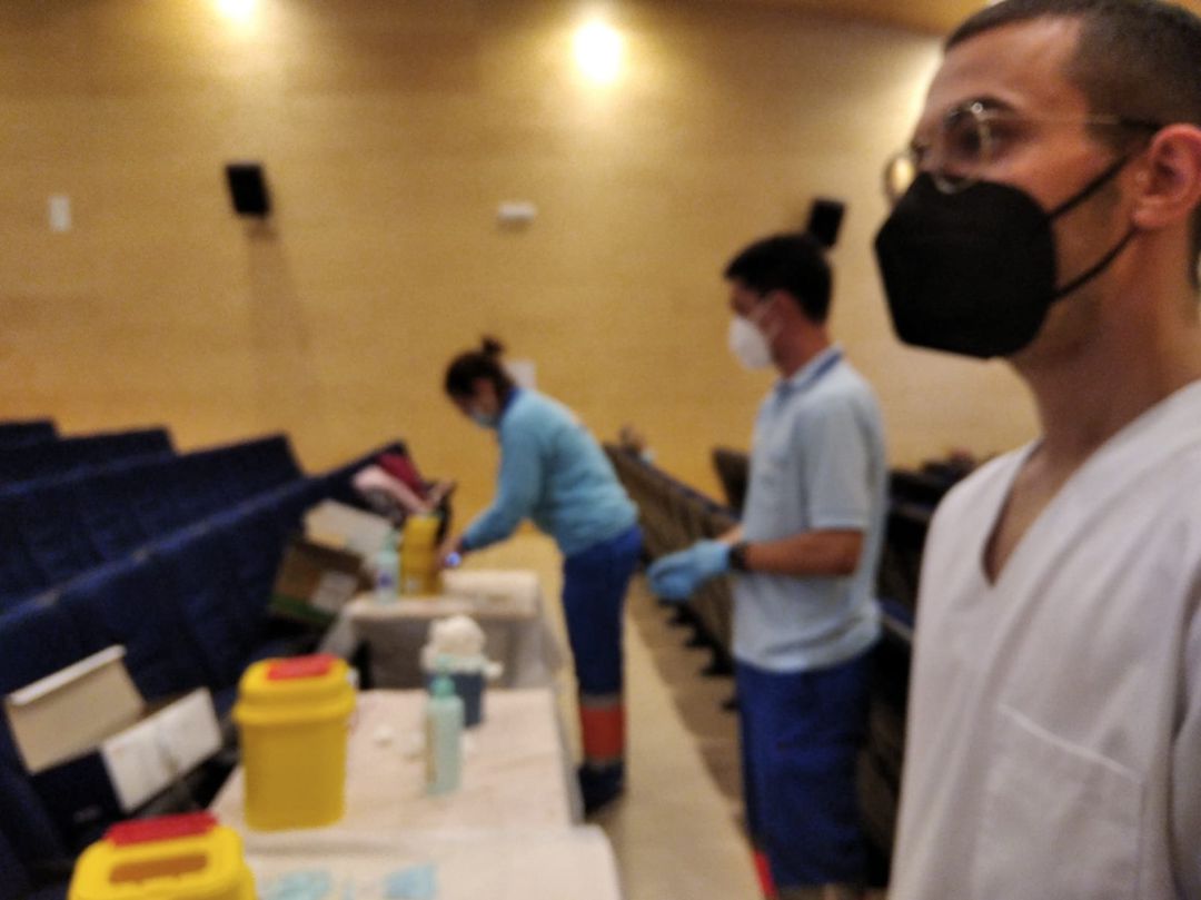Profesionales sanitarios del Distrito Córdoba-Guadalquivir preparados durante la vacunación contra el coronavirus en los Centros Cívicos Profesionales sanitarios del Distrito Córdoba-Guadalquivir preparados durante la vacunación contra el coronavirus en los Centros Cívicos