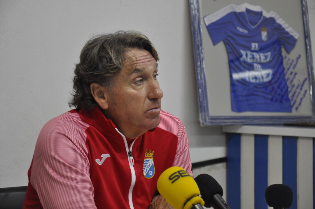 Esteban Vigo durante una rueda de prensa Esteban Vigo durante una rueda de prensa