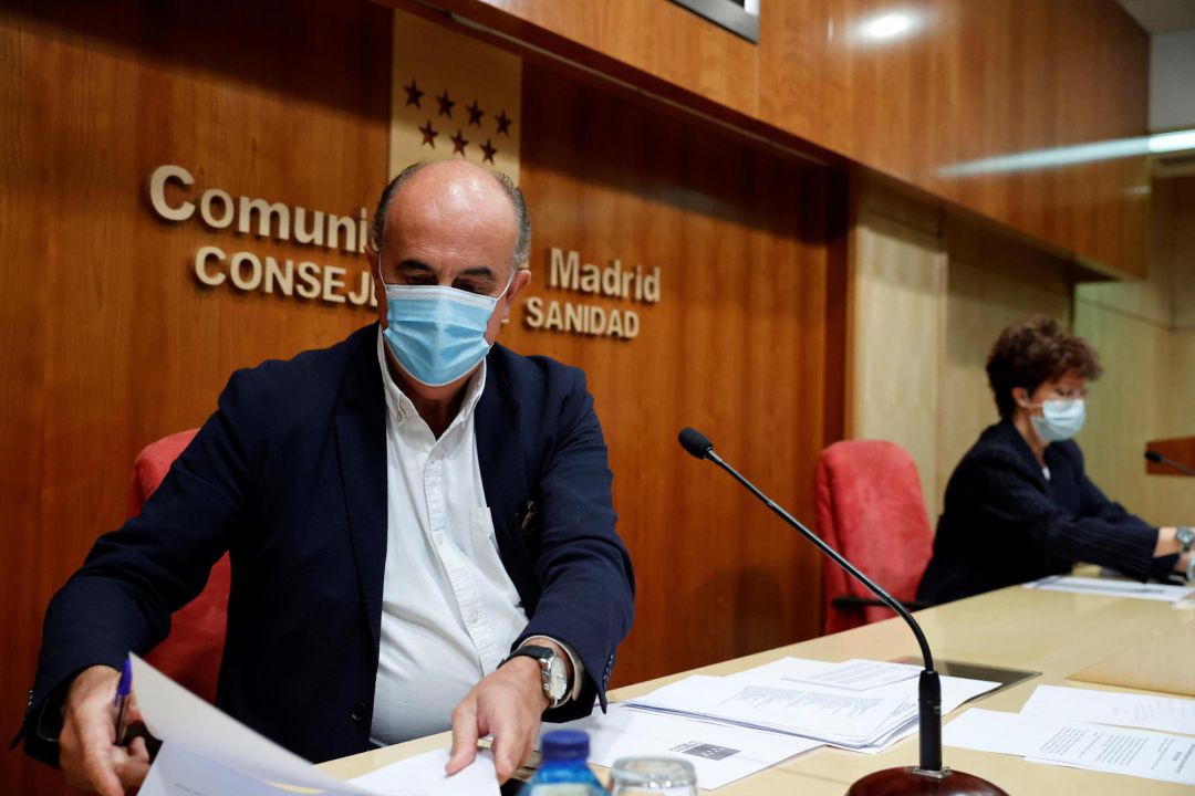 El viceconsejero de Salud Pública y Plan COVID-19 de la Comunidad de Madrid, Antonio Zapatero (i), y la directora general de Salud Pública, Elena Andradas. El viceconsejero de Salud Pública y Plan COVID-19 de la Comunidad de Madrid, Antonio Zapatero (i), y la directora general de Salud Pública, Elena Andradas.