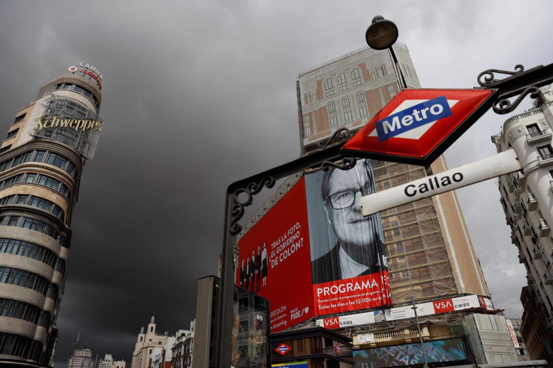 El cartel electoral gigante del candidato del PSOE a la Presidencia de la Comunidad de Madrid, Ángel Gabilondo, en la madrileña plaza de Callao El cartel electoral gigante del candidato del PSOE a la Presidencia de la Comunidad de Madrid, Ángel Gabilondo, en la madrileña plaza de Callao