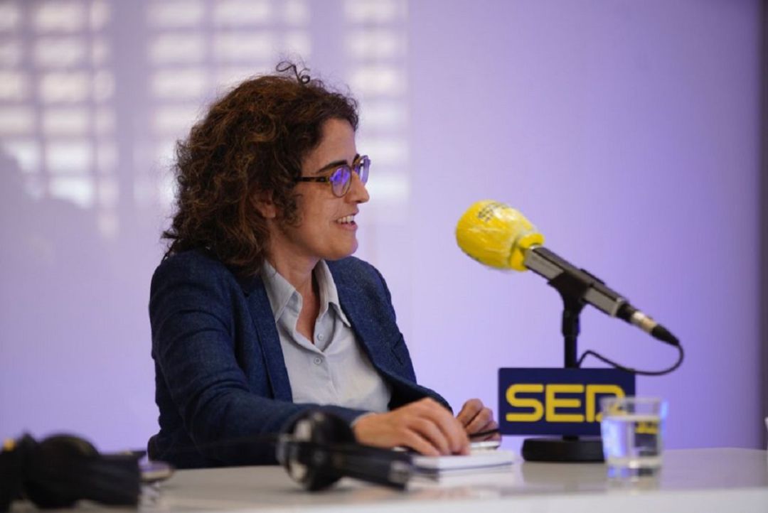 Beatriz Barreiro, durante su intervención en el especial Hoy por Hoy Sevilla de este jueves desde el nuevo Centro Cívico Los Silos de La Rinconada Beatriz Barreiro, durante su intervención en el especial Hoy por Hoy Sevilla de este jueves desde el nuevo Centro Cívico Los Silos de La Rinconada