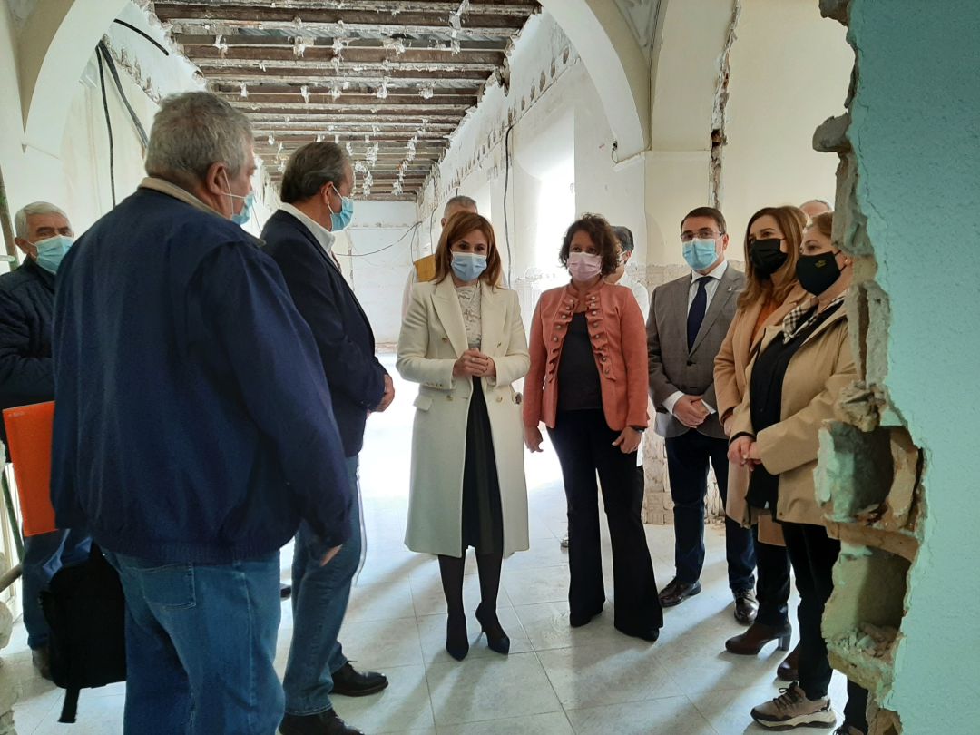 La viceconsejera de Salud y Familias, Catalina García, junto a la delegada territorial, Trinidad Rus y el primer teniente de alcalde de Andújar, Pedro Luis Rodríguez, han visitado hoy el inicio de los trabajos La viceconsejera de Salud y Familias, Catalina García, junto a la delegada territorial, Trinidad Rus y el primer teniente de alcalde de Andújar, Pedro Luis Rodríguez, han visitado hoy el inicio de los trabajos