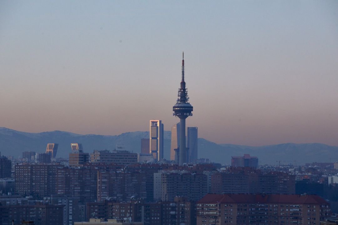Archivo - Capa de contaminación sobre la ciudad desde el Cerro del Tío Pío en Madrid (España). Archivo - Capa de contaminación sobre la ciudad desde el Cerro del Tío Pío en Madrid (España).