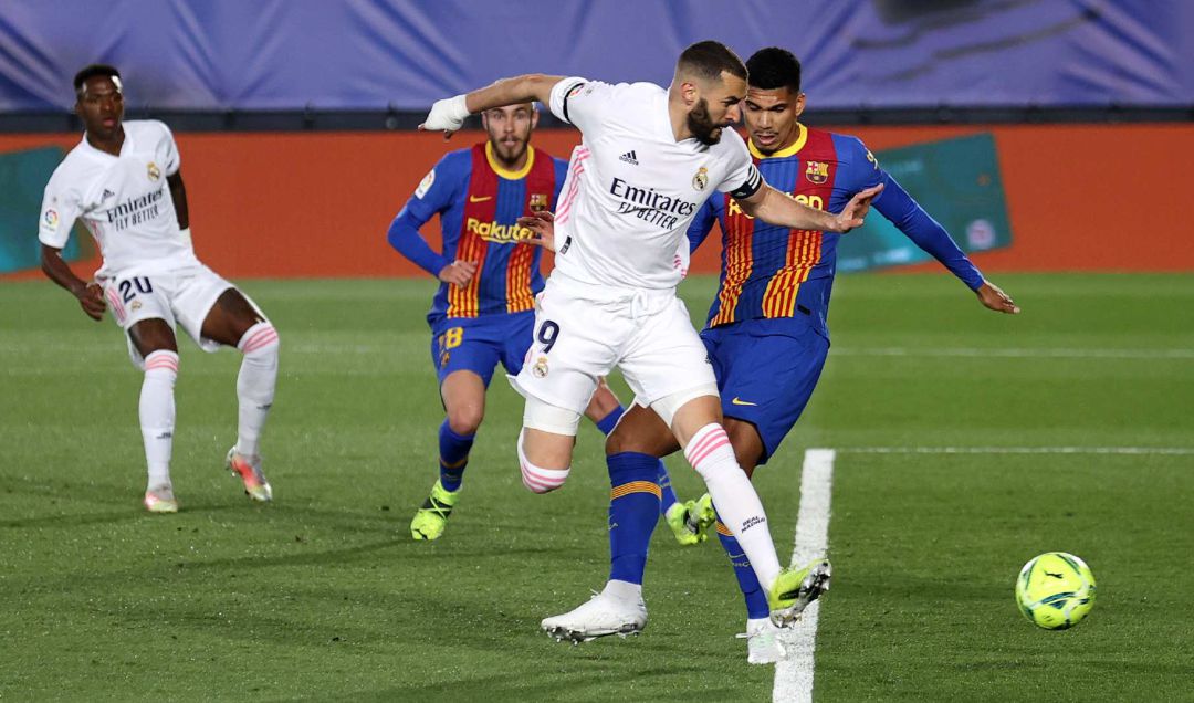 Benzema, en la acción que abrió el marcador en el Clásico. Benzema, en la acción que abrió el marcador en el Clásico.