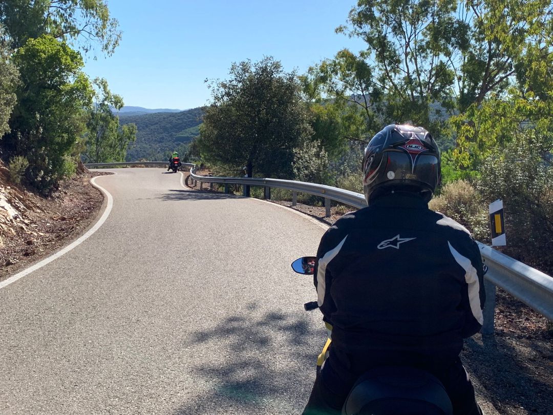 Motoristas durante una ruta en la provincia de Córdoba. Foto de archivo Motoristas durante una ruta en la provincia de Córdoba. Foto de archivo