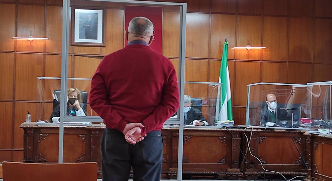 El acusado durante la declaración. El acusado durante la declaración.