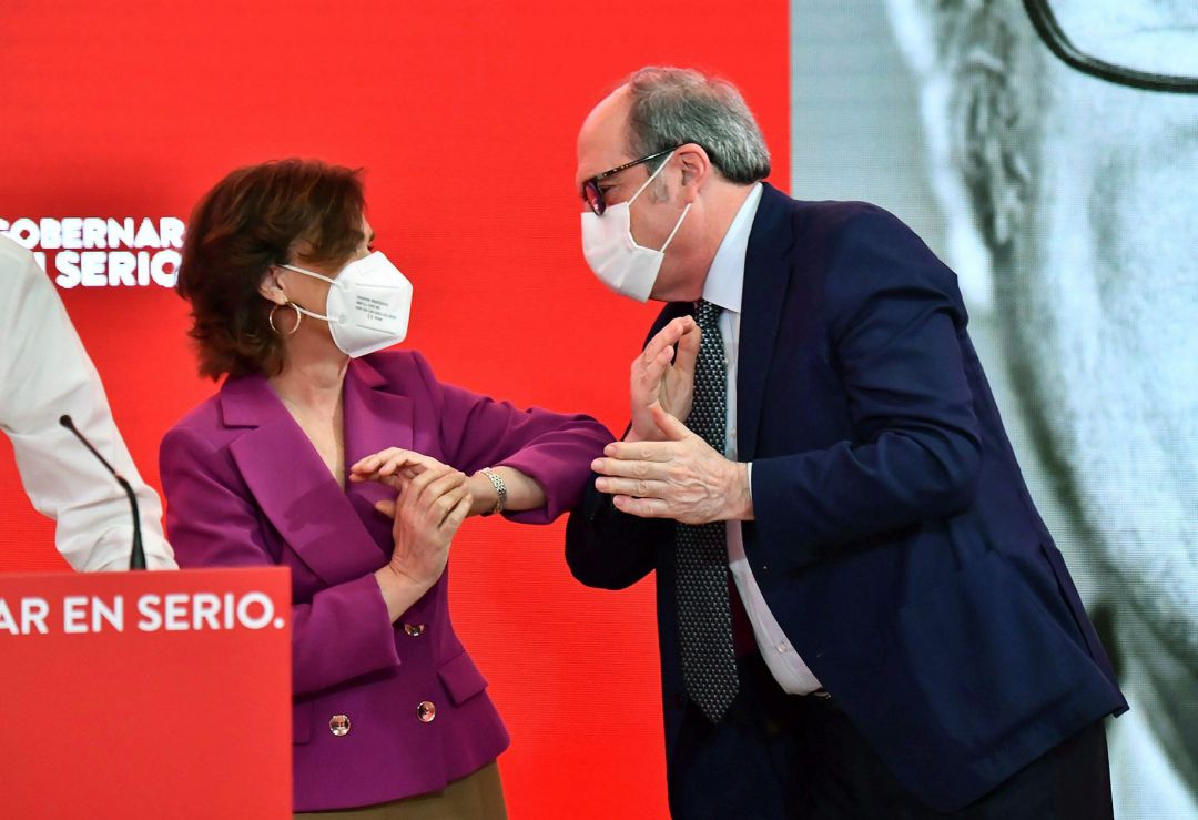 El candidato socialista a la Comunidad de Madrid, Ángel Gabilondo, junto a la secretaria de Igualdad del PSOE y vicepresidenta primera del Gobierno, Carmen Calvo El candidato socialista a la Comunidad de Madrid, Ángel Gabilondo, junto a la secretaria de Igualdad del PSOE y vicepresidenta primera del Gobierno, Carmen Calvo
