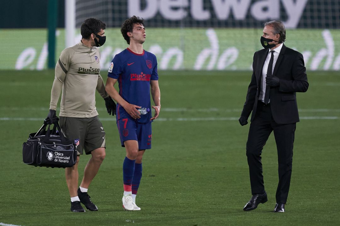 Joao Félix se retira lesionado del Benito Villamarín Joao Félix se retira lesionado del Benito Villamarín