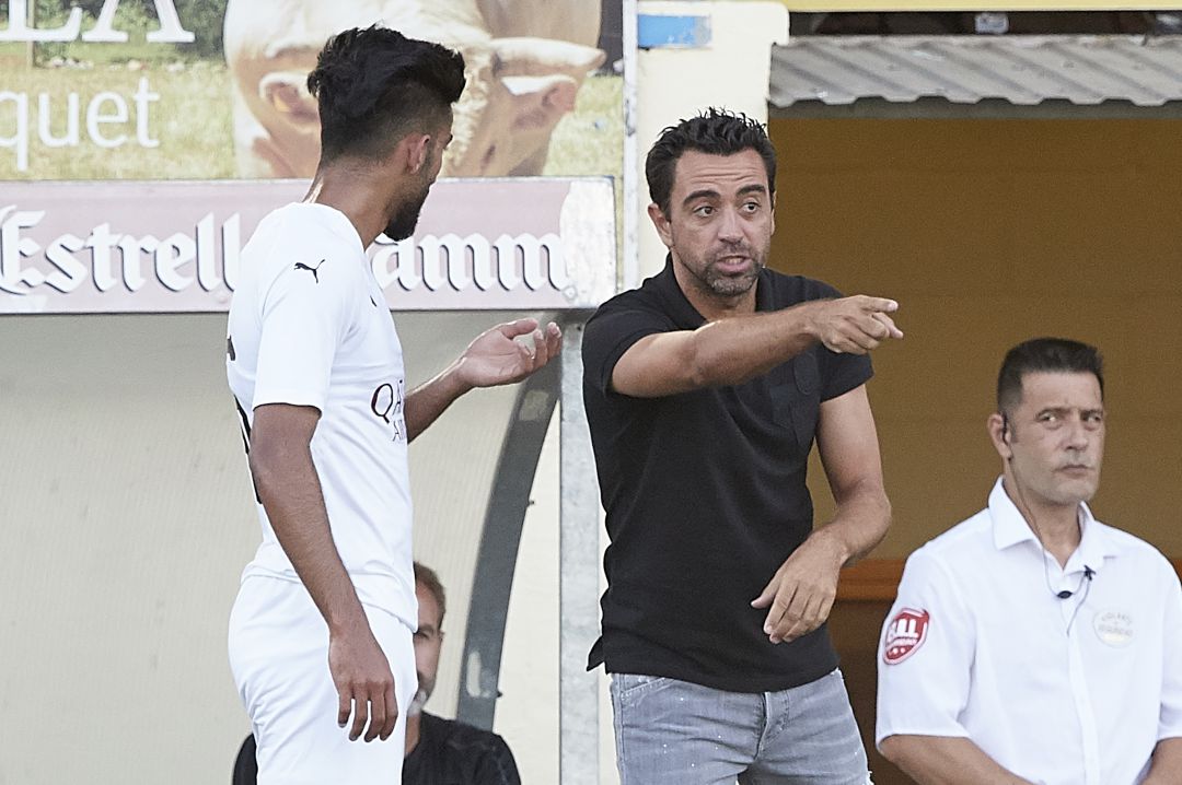 Xavi Hernández dirigiendo al Al-Sadd desde el área técnica Xavi Hernández dirigiendo al Al-Sadd desde el área técnica