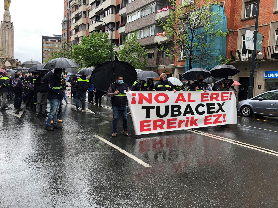 Más de 2.000 personas protestan en Bilbao por los despidos en Tubacex Más de 2.000 personas protestan en Bilbao por los despidos en Tubacex