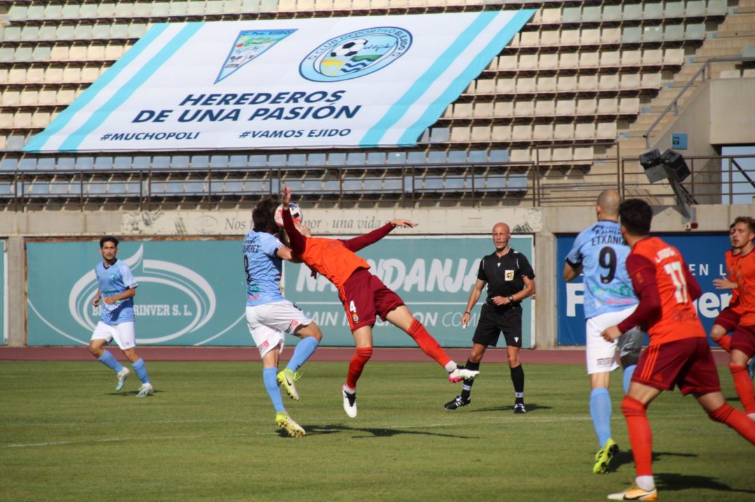 Un lance del partido disputado en Santo Domingo. Un lance del partido disputado en Santo Domingo.