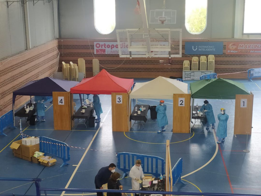 Cribado a 800 jóvenes de entre 16 y 20 años en el polideportivo municipal de Puerto Lumbreras Cribado a 800 jóvenes de entre 16 y 20 años en el polideportivo municipal de Puerto Lumbreras