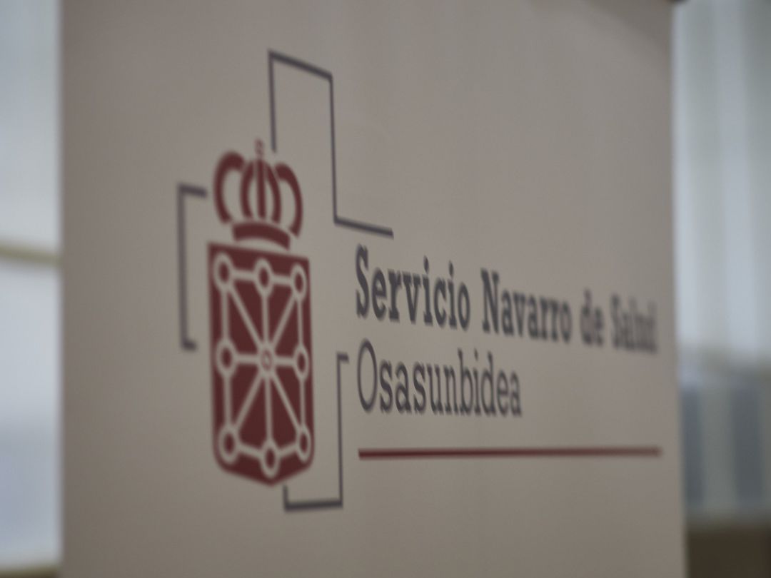 Cartel anunciador del servicio navarro de salud en el Antiguo colegio de Maristas Cartel anunciador del servicio navarro de salud en el Antiguo colegio de Maristas