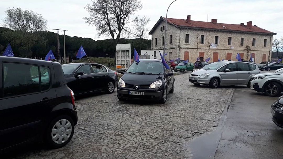 La marcha motorizada congregó a algo más de medio centenar de vehículos en la antigua estación de ferrocarril de Peñafiel. La marcha motorizada congregó a algo más de medio centenar de vehículos en la antigua estación de ferrocarril de Peñafiel.