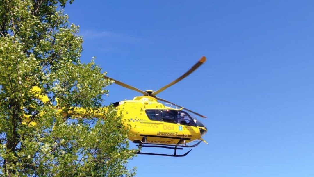 Un helicóptero del 061. Un helicóptero del 061.