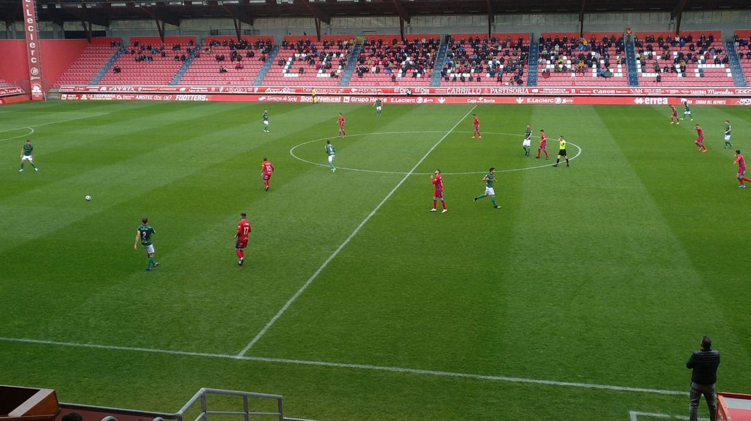 El Numancia se impone bajo la lluvia al Racing de Ferrol. El Numancia se impone bajo la lluvia al Racing de Ferrol.