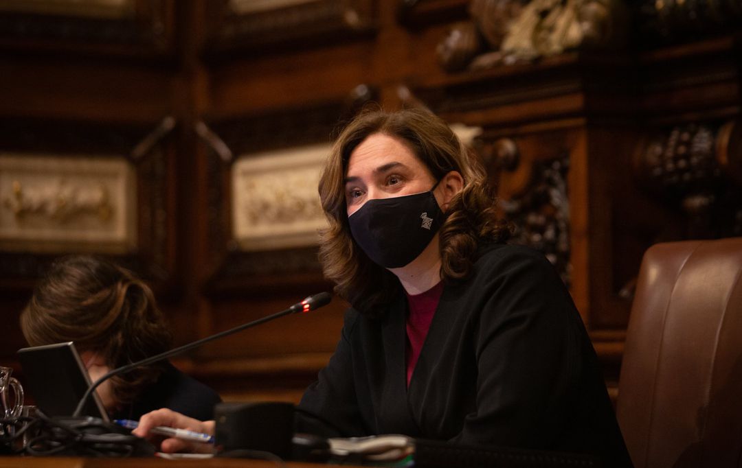 La alcaldesa de Barcelona, Ada Colau, durante una sesión plenaria del Consejo municipal del Ajuntament de Barcelona, en una foto de archivo. La alcaldesa de Barcelona, Ada Colau, durante una sesión plenaria del Consejo municipal del Ajuntament de Barcelona, en una foto de archivo.