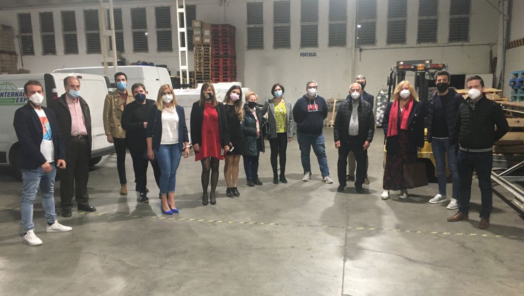 La alcaldesa de Petrer se reúne con los empresarios locales La alcaldesa de Petrer se reúne con los empresarios locales