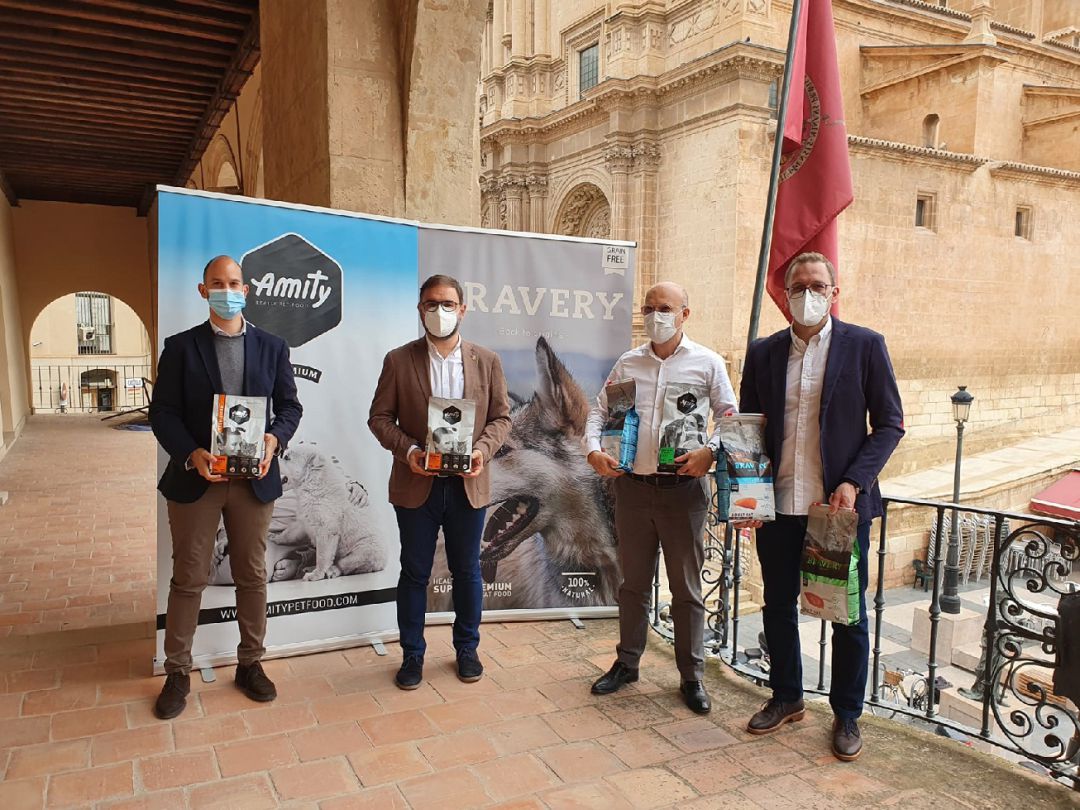 Alimento para las colonias felinas de Lorca. Alimento para las colonias felinas de Lorca.