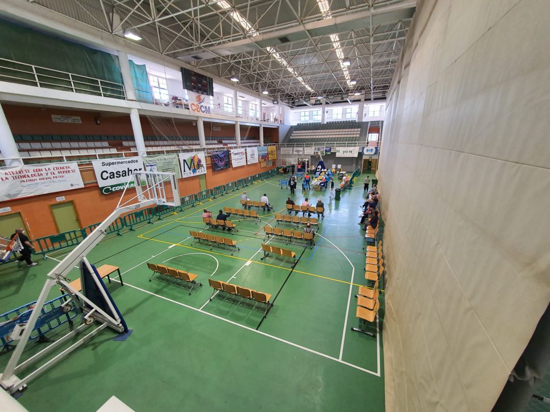 El Pabellón municipal de deporte de Motril acoge una vacunación masiva El Pabellón municipal de deporte de Motril acoge una vacunación masiva