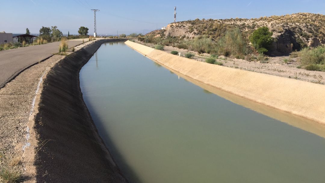 Imagen del trasvase Tajo-Segura a su paso por el municipio de Lorca Imagen del trasvase Tajo-Segura a su paso por el municipio de Lorca