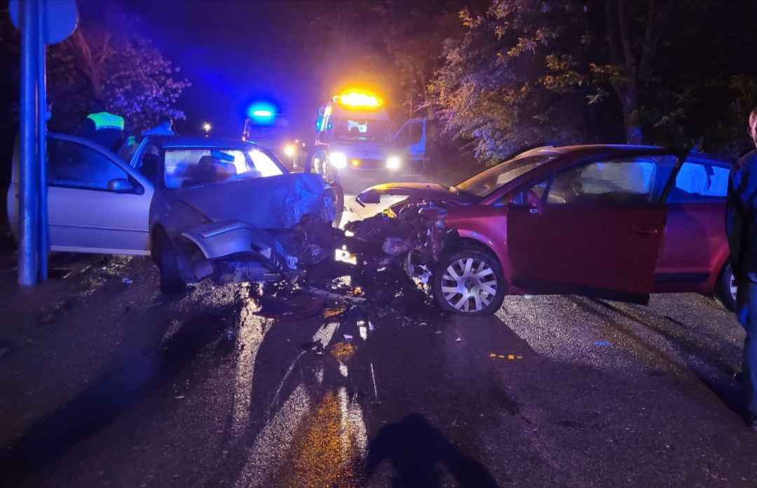 El impacto entre los dos vehículos se produjo a la altura de la bolera de Cazorla El impacto entre los dos vehículos se produjo a la altura de la bolera de Cazorla