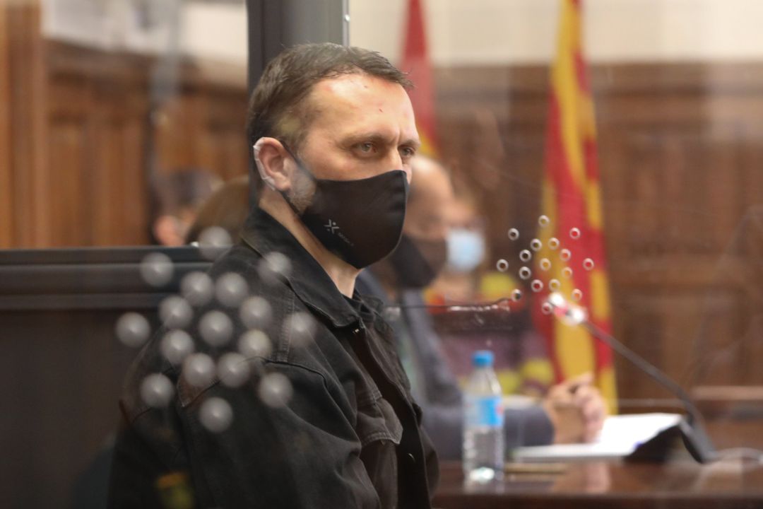 El acusado Norbert Feher, alias ‘Igor el Ruso’ declara en una cabina de cristal blindada, en la Audiencia Provincial de Teruel El acusado Norbert Feher, alias ‘Igor el Ruso’ declara en una cabina de cristal blindada, en la Audiencia Provincial de Teruel