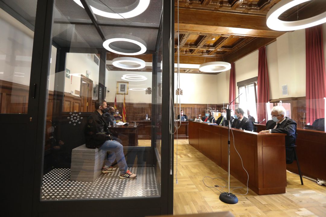 El acusado Norbert Feher, alias ‘Igor el Ruso’ declara en una cabina de cristal blindada, en la Audiencia Provincial de Teruel, a 12 de abril de 2021, en Teruel El acusado Norbert Feher, alias ‘Igor el Ruso’ declara en una cabina de cristal blindada, en la Audiencia Provincial de Teruel, a 12 de abril de 2021, en Teruel