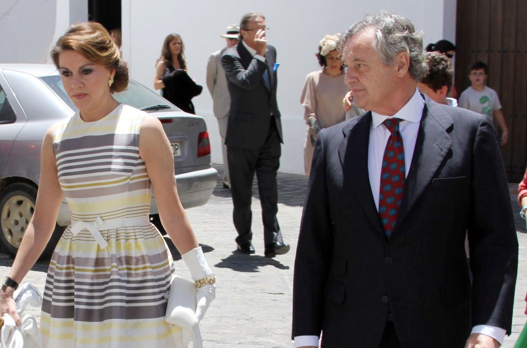 Maria Dolores de Cospedal e Ignacio López del Hierro en 2013 en Sevilla. Maria Dolores de Cospedal e Ignacio López del Hierro en 2013 en Sevilla.