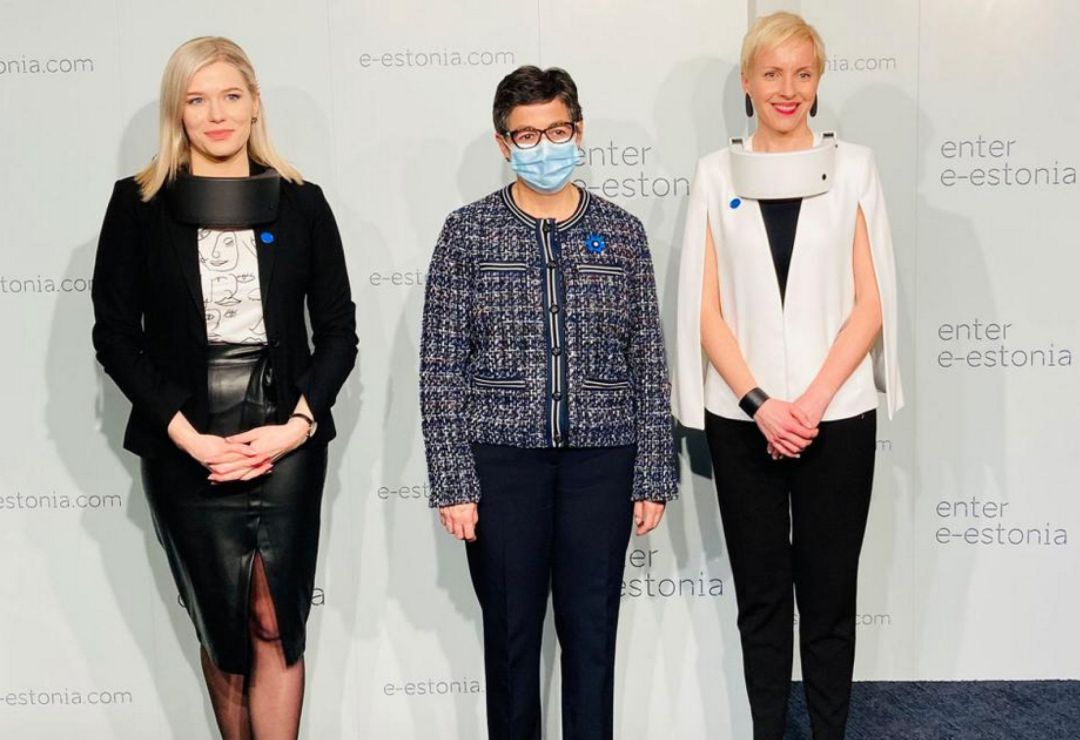 La ministra González Laya, durante su visita a un centro tecnológico en Tallin. La ministra González Laya, durante su visita a un centro tecnológico en Tallin.