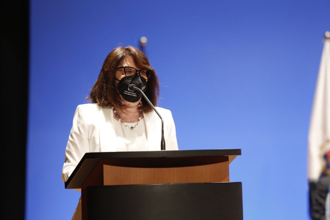 La rectoa de la Universidad de Alicante, Amparo Navarro, en su reciente toma de posesión. La rectoa de la Universidad de Alicante, Amparo Navarro, en su reciente toma de posesión.
