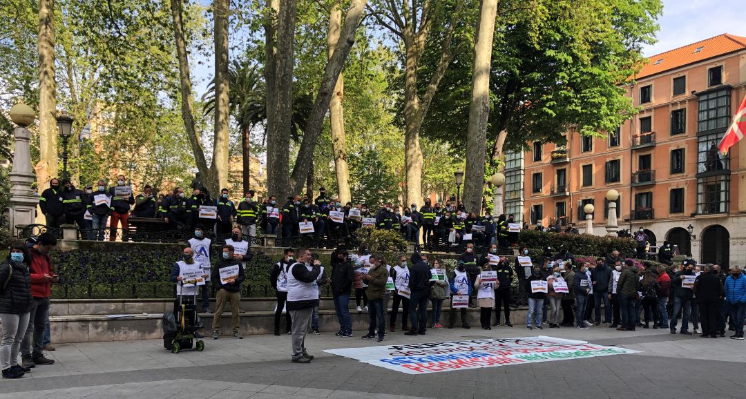 Trabajadores de Aernnova frente al Tribunal Superior de Justicia del País Vasco Trabajadores de Aernnova frente al Tribunal Superior de Justicia del País Vasco