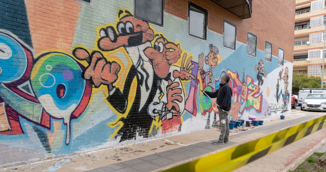 Realización del grafiti homenaje a Ibañez Realización del grafiti homenaje a Ibañez