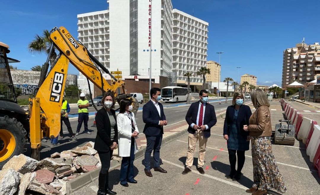 Obras del futuro carril bici en La Manga Obras del futuro carril bici en La Manga
