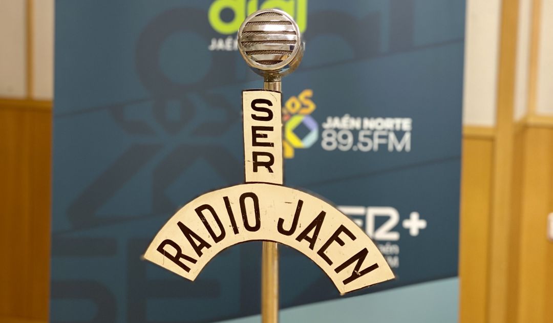 Micrófono de Radio Jaén en los estudios. Micrófono de Radio Jaén en los estudios.