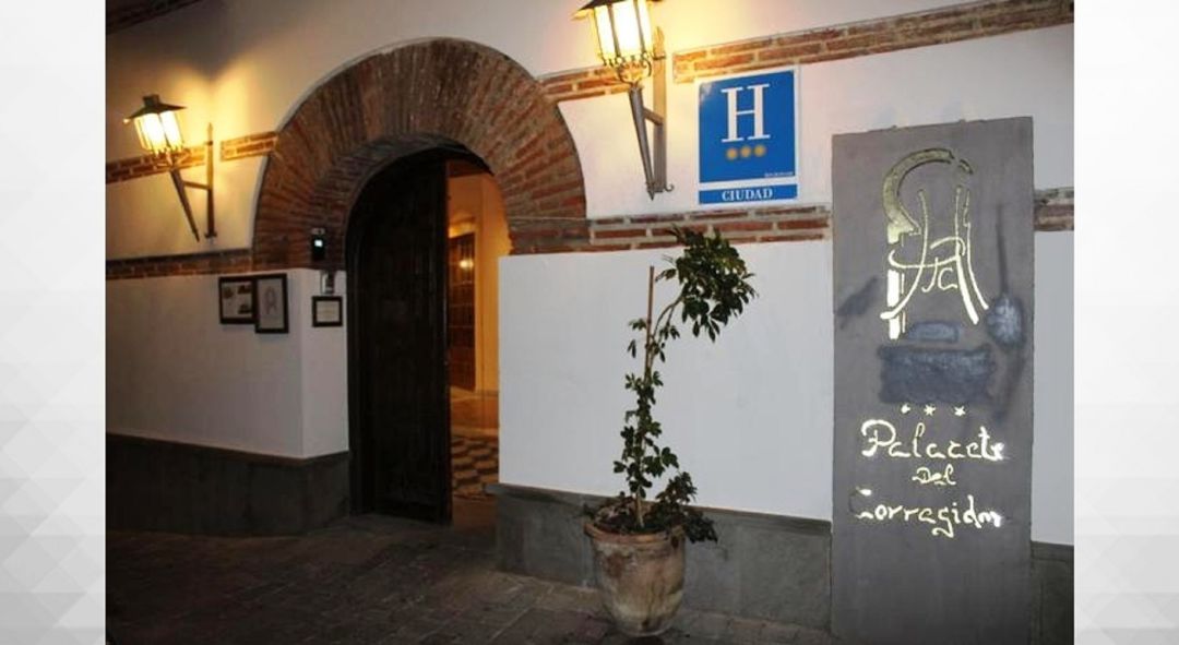 Entrada del hotel municipal "Palacete del Corregidor" de Almuñécar Entrada del hotel municipal "Palacete del Corregidor" de Almuñécar