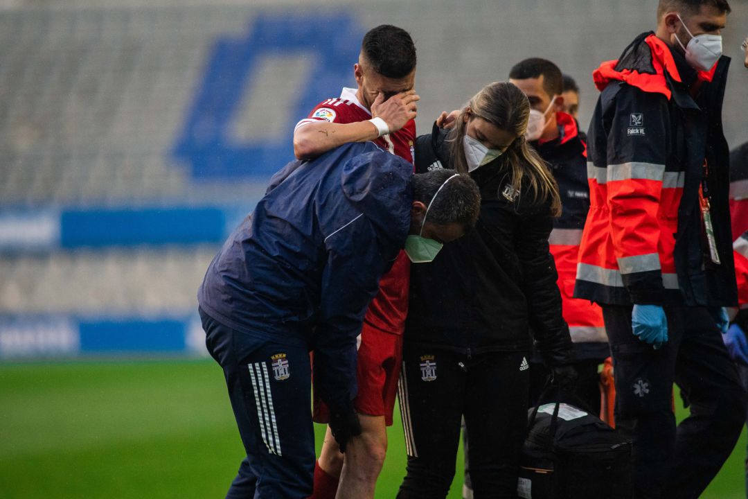 Cristian López sale lesionado del choque contra el Sabadell Cristian López sale lesionado del choque contra el Sabadell