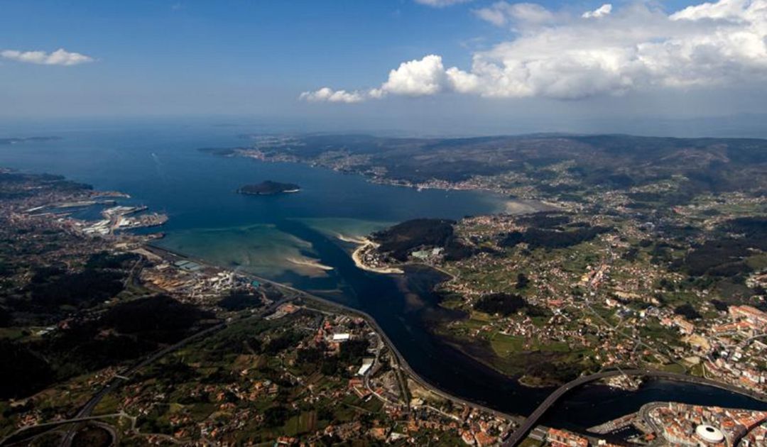 Vista aérea de la ría de Pontevedra Vista aérea de la ría de Pontevedra