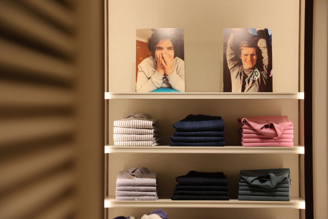 Fotografies de l'exposició 'Mira'm' de la botiga Massimo Dutti. Fotografies de l'exposició 'Mira'm' de la botiga Massimo Dutti.