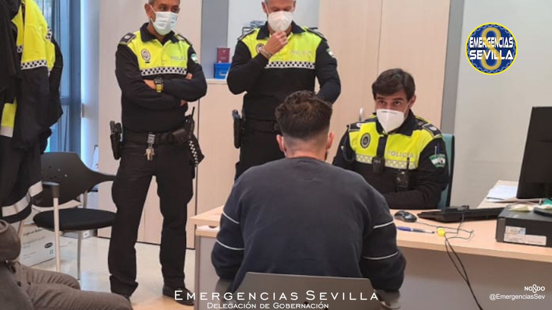 El detenido, en dependencias policiales de Sevilla. El detenido, en dependencias policiales de Sevilla.