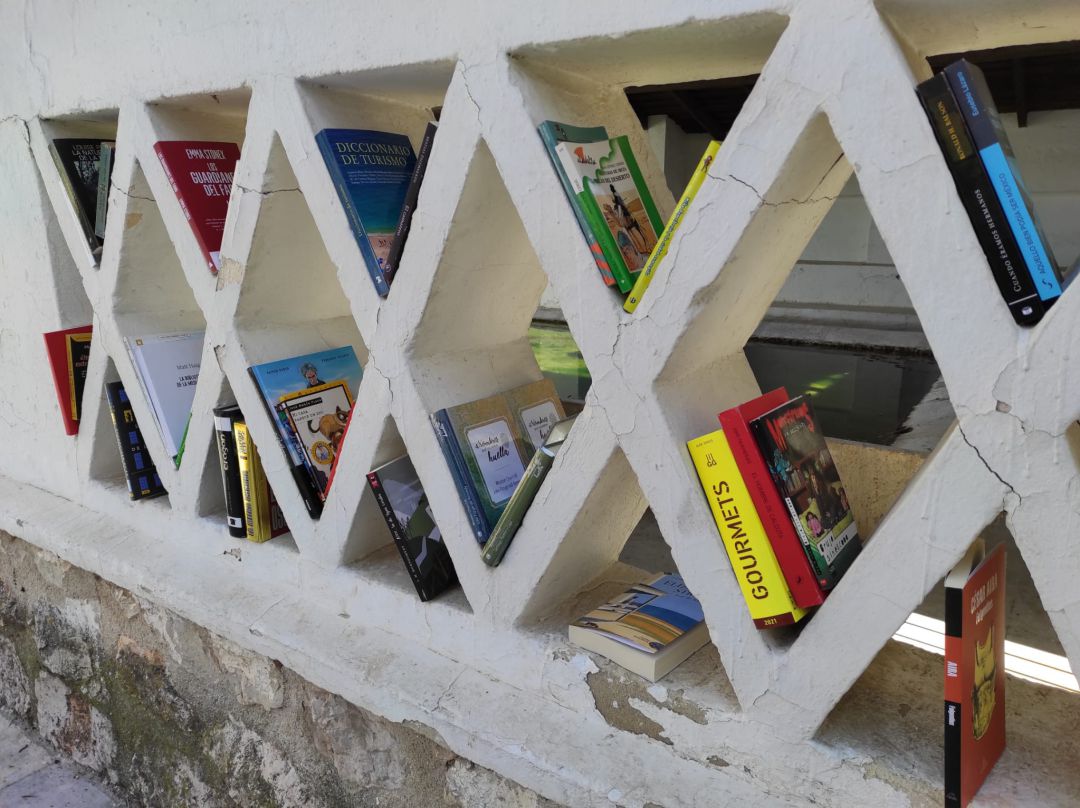 Biblioteca al aire libre habilitada en Villar del Olmo. Biblioteca al aire libre habilitada en Villar del Olmo.