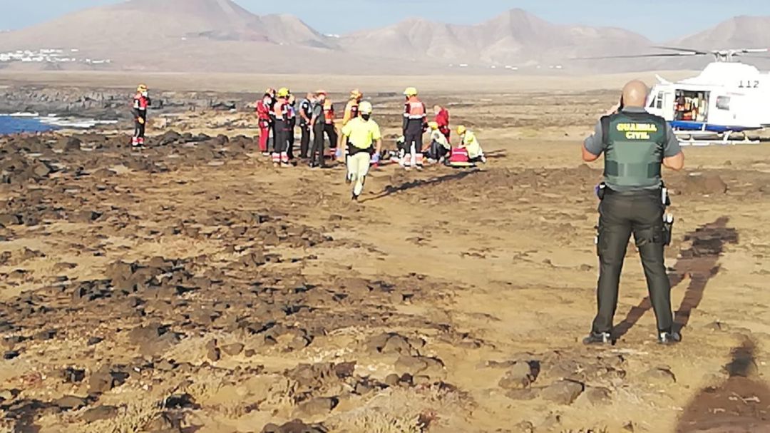 Los servicios de Emergencia en la zona en la que falleció el pescador. Los servicios de Emergencia en la zona en la que falleció el pescador.