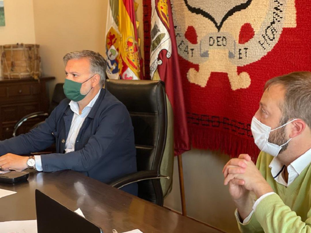 El alcalde de Plasencia y el concejal de Urbanismo en el despacho de Alcaldía de Plasencia El alcalde de Plasencia y el concejal de Urbanismo en el despacho de Alcaldía de Plasencia