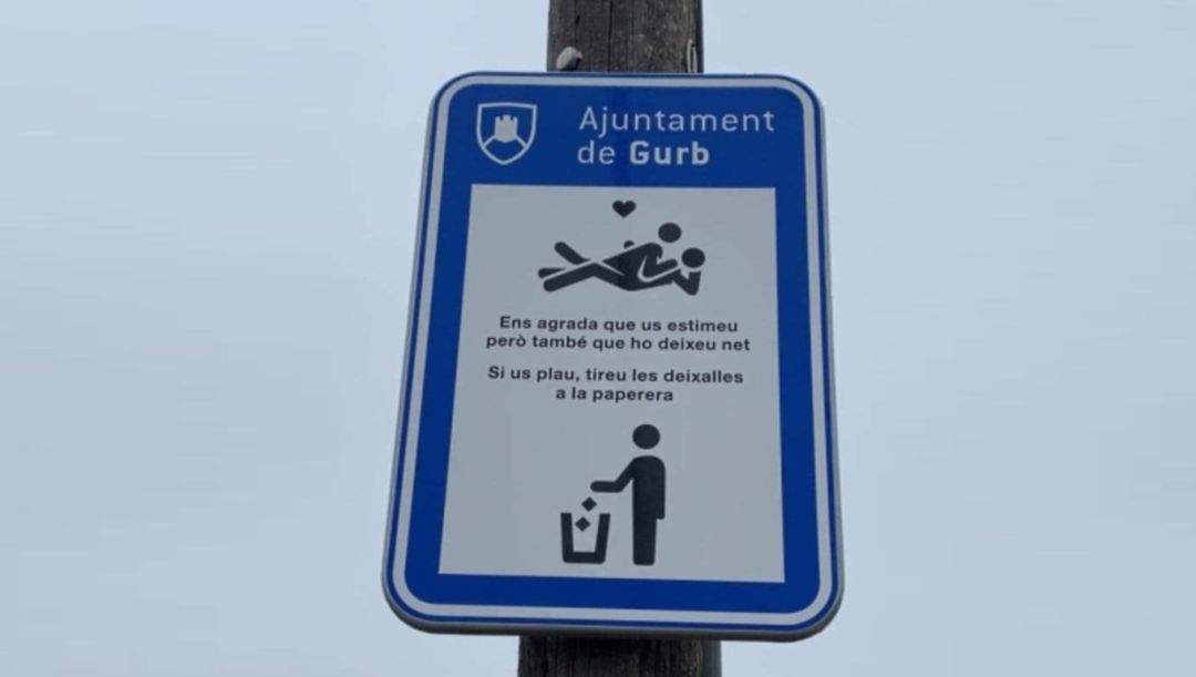 El cartel colgado por el Auntamiento de Gurb que ha provocado unos cuantos comentarios jocosos en las redes sociales El cartel colgado por el Auntamiento de Gurb que ha provocado unos cuantos comentarios jocosos en las redes sociales
