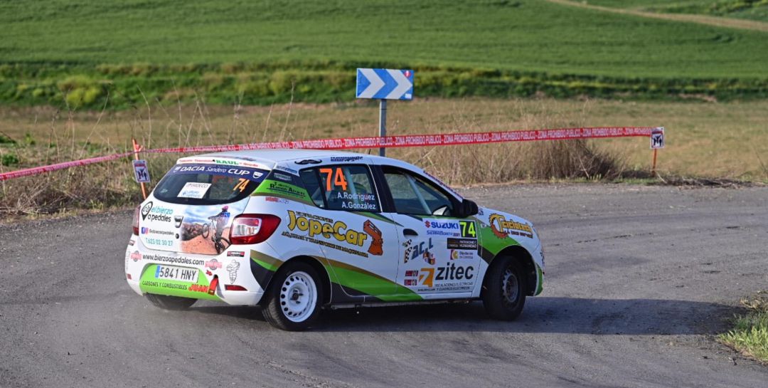 Brillante fin de semana para el automovilismo berciano con un segundo y tercer puesto en la Dacia Sandero Cup Brillante fin de semana para el automovilismo berciano con un segundo y tercer puesto en la Dacia Sandero Cup
