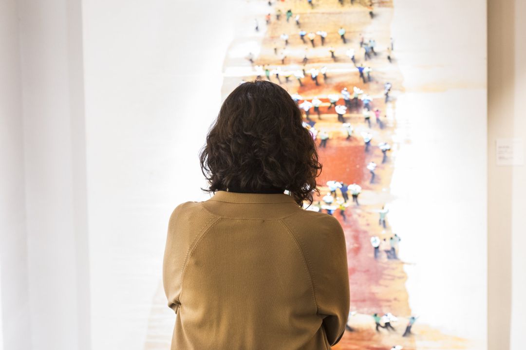 La presidenta de la Comunidad de Madrid, Isabel Díaz Ayuso, durante una visita al Salón de Arte Moderno (SAM), a 13 de abril de 2021. La presidenta de la Comunidad de Madrid, Isabel Díaz Ayuso, durante una visita al Salón de Arte Moderno (SAM), a 13 de abril de 2021.