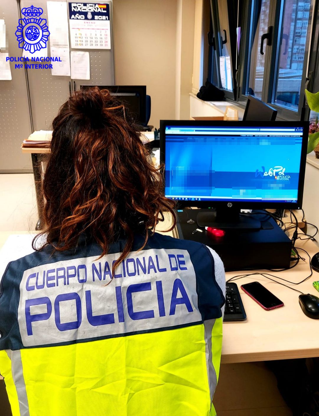 Una policía del Grupo de Delincuencia Económica y Tecnológica del CNP Una policía del Grupo de Delincuencia Económica y Tecnológica del CNP