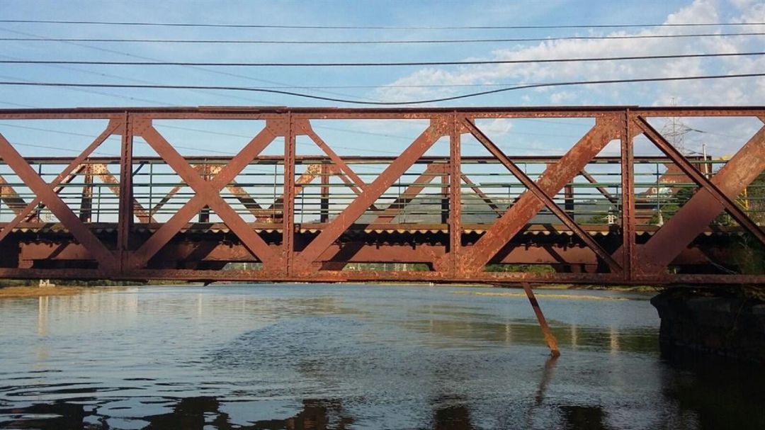Puente de Hierro que une Astillero y Villaescusa. Puente de Hierro que une Astillero y Villaescusa.