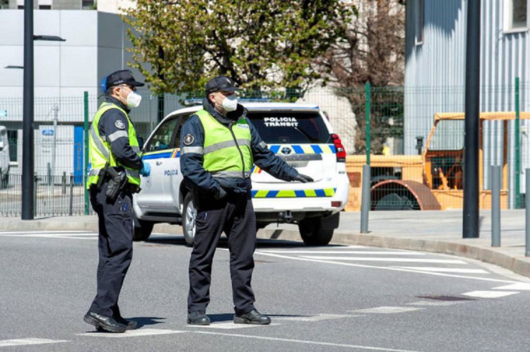La policia deté 25 conductors en el marc dels controls d'alcohol i drogues La policia deté 25 conductors en el marc dels controls d'alcohol i drogues